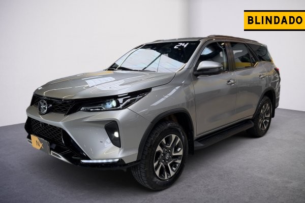 TOYOTA HILUX SW4 2.8 D-4D TURBO DIESEL SRX PLATINUM 7L 4X4 AUTOMÁTICO 2024/2024